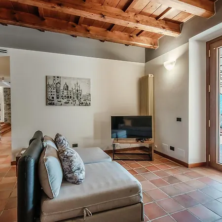 Crotto Polirolo - The House Of Travelers تْشيرنوبيو
